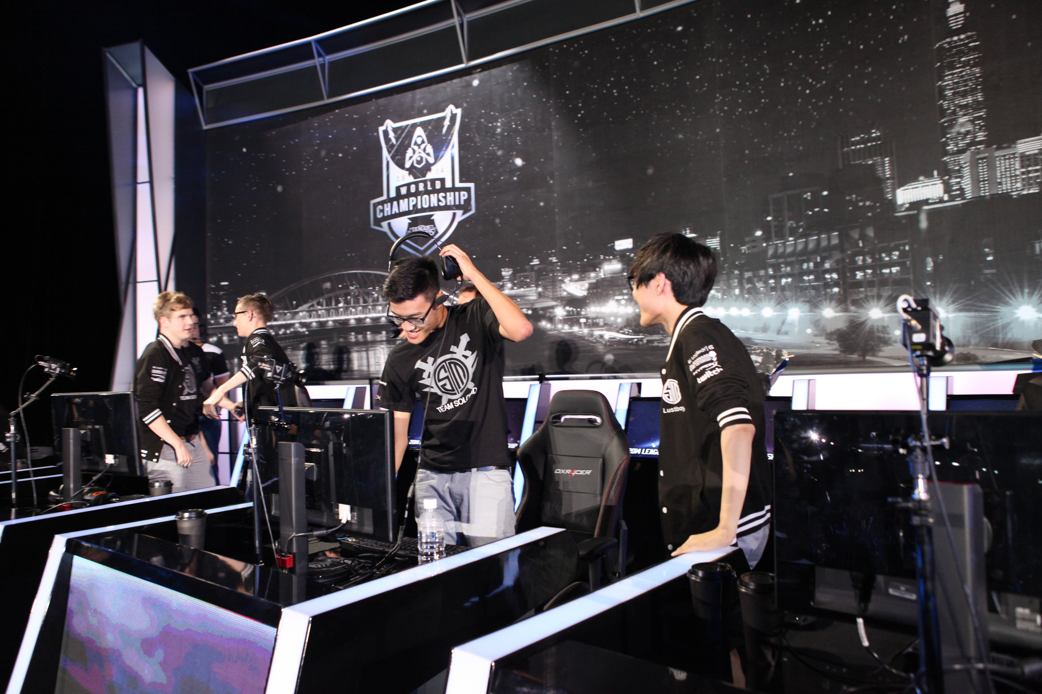 康康夜露破零胜率魔咒！EDG全新战术体系莲华古城制胜，团队配合惊艳蜕变